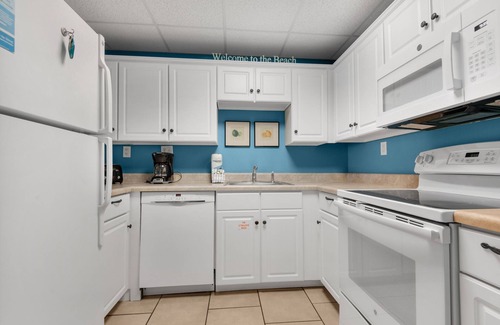 Pensacola Beach Condo | 🌅Gulf Front-Gulf Views-Balcony-1BR Sans Souci 305🌅