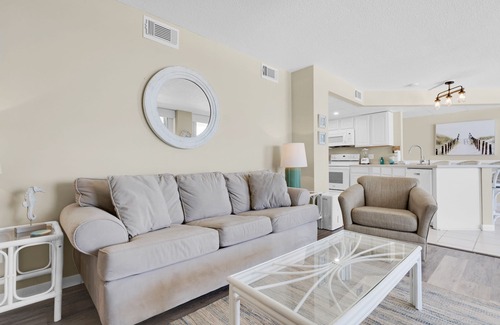 West Panama City Beach Condo | 🏖️Gulf Front-Hot Tub-Pool-Renovated-Aquavista 404E🏖️
