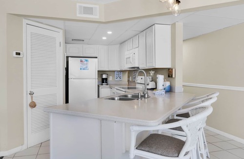 West Panama City Beach Condo | 🏖️Gulf Front-Hot Tub-Pool-Renovated-Aquavista 404E🏖️