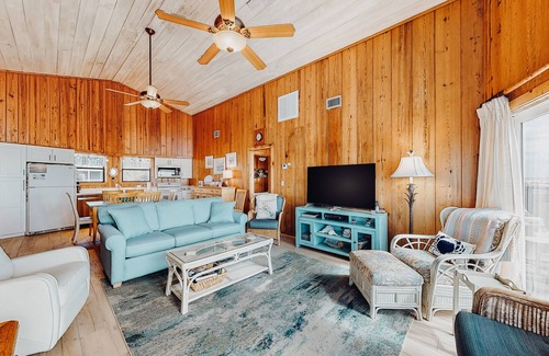 Port St. Joe House | Gulf-front home w/WiFi, private beach boardwalk & views - dog-friendly
