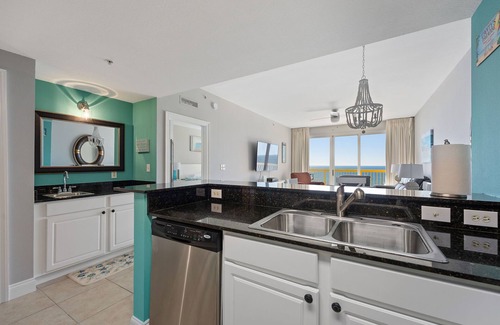 Panama City Beach Condo | GULF FRONT MASTER SUITE 🏖 LIFE'S A BEACH
