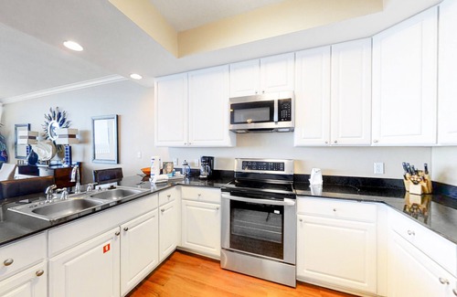 Gulf Shores Condo | Gulf-front penthouse with pool, sauna, washer/dryer, & central AC