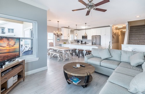 Crystal Beach Condo | ⭐Gulf Front Penthouse~Remodeled~Heated Pool~4BR Emerald Dunes 505