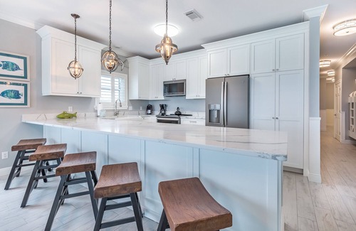 Crystal Beach Condo | ⭐Gulf Front Penthouse~Remodeled~Heated Pool~4BR Emerald Dunes 505