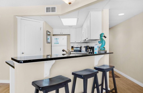 West Panama City Beach Condo | 🏖️Gulf Front-Pool-Hot Tub-Aquavista W304🏖️