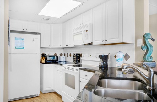 West Panama City Beach Condo | 🏖️Gulf Front-Pool-Hot Tub-Aquavista W304🏖️