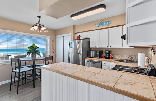 Crystal Beach House | ⭐GULF FRONT-Private Deck-Beach Chair Service-Capri by the Gulf 108⭐