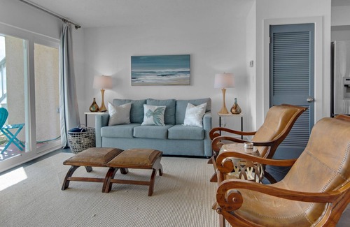 Seacrest Condo | Gulf-Front & Remodeled Modern Beach Retreat, Pool + Free Attraction Tickets!