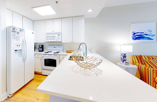 Gulf Shores Condo | Gulf-Front Retreat Perfect For Couples w/Shared Pool & Hot Tub, Free WiFi, & W/D