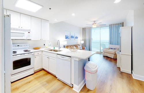 Gulf Shores Condo | Gulf-Front Retreat Perfect For Couples w/Shared Pool & Hot Tub, Free WiFi, & W/D