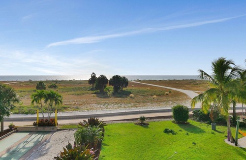 Treasure Island Condo | Gulf Front, Spectacular Views - South Beach 302