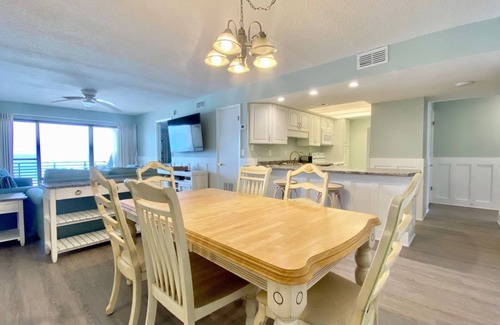 Silver Sands Beach Condo | Gulf Gate 2 BR Pet Friendly Condo! Beach Front and Pet Friendly