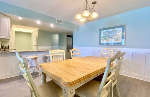 Silver Sands Beach Condo | Gulf Gate 2 BR Pet Friendly Condo! Beach Front and Pet Friendly