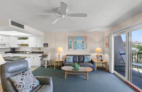 St. Pete Beach Condo | Gulf Gate Resort #207 Bay View Heated Pool