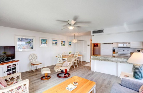 St. Pete Beach Condo | Gulf Gate Resort #501 Gulf Front Heated Pool