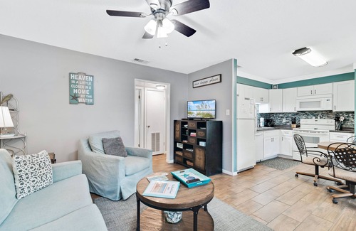 Gulf Shores Condo | Gulf Shores Condo- Just a few short steps to the beach