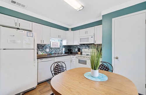 Gulf Shores Condo | Gulf Shores Condo- Just a few short steps to the beach