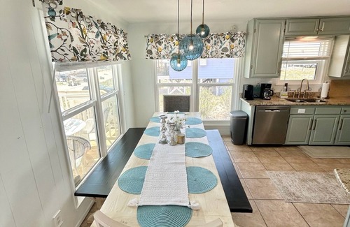 Fort Morgan House | Gulf Shores/Ft Morgan Beach & Bay Access-2 min walk, kayaks, outdoor games, fun!