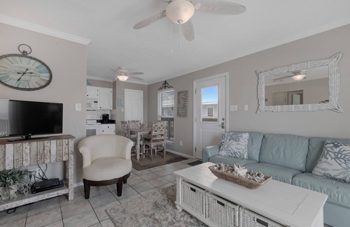 Gulf Shores Condo | Gulf Shores Gulf Front Condo large private deck ! Very few steps to the Beach !