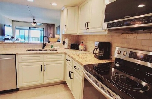 Gulf Shores Condo | Gulf Tower 10B -Beach Front 2 bedrm ,Direct Gulf View, pool, On The Beach! WIFI