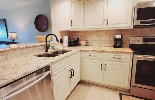 Gulf Shores Condo | Gulf Tower 10B -Beach Front 2 bedrm ,Direct Gulf View, pool, On The Beach! WIFI