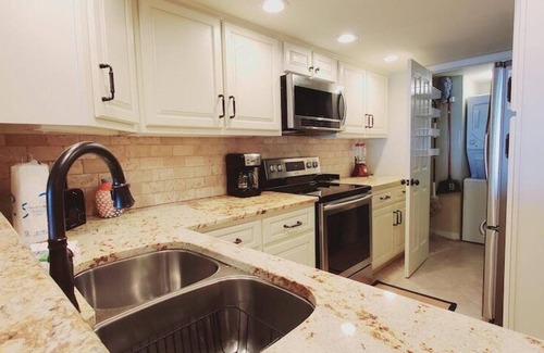 Gulf Shores Condo | Gulf Tower 10B -Beach Front 2 bedrm ,Direct Gulf View, pool, On The Beach! WIFI