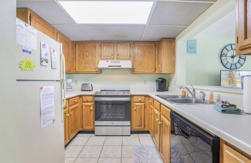 Gulf Shores Condo | GULF TOWER 2A is a 2BR/2BA condo just steps from the beach! Owner managed!