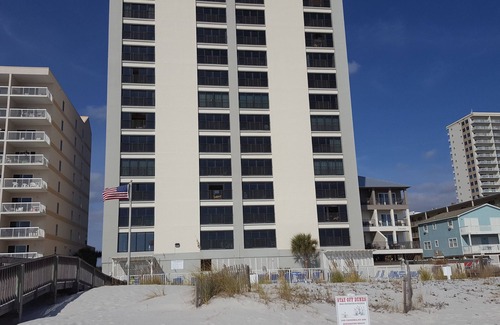 Gulf Shores Condo | GULF TOWER 2A is a 2BR/2BA condo just steps from the beach! Owner managed!