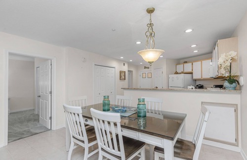 Miramar Beach Condo | Gulf view! 2 Bedrooms & 2 Baths. Bonus includes 2 beach set ups🏝️.