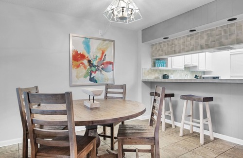 Fort Walton Beach Condo | 🌊Gulf View~BEACHFRONT Pool~Tennis Courts~Okaloosa Isle~2BR Emerald Isle 208
