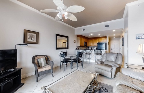 Santa Rosa Beach Condo | Gulf view condo in a beachfront complex w/shared pool & hot tub
