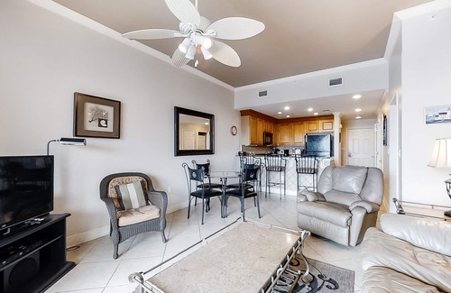 Santa Rosa Beach Condo | Gulf view condo in a beachfront complex w/shared pool & hot tub