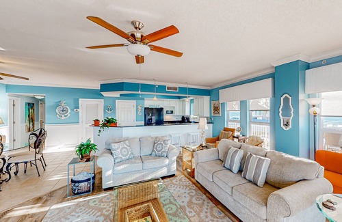 Mexico Beach Condo | Gulf-view condo with on-site pool, hot tub, & private patio