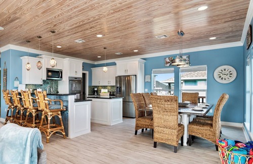 Port Bolivar House | GULF VIEW/DOGS OK/STEPS TO SAND/UPSCALE NEIGHBORHOOD/SPACIOUS HOME/GAMES/DISH TV