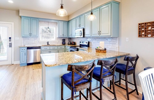 Fort Morgan House | Gulf-view duplex with pool, hot tub & gym - 200 yards to the beach