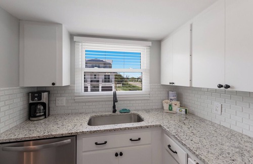 Holmes Beach Condo | Gulf View Getaway | Sand & Sunset Views Daily!