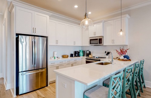 Gulf Shores House | Gulf-view house near beach with balcony, outdoor shower, 2 pools & hot tub