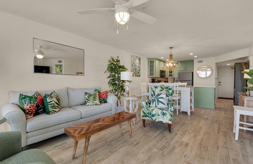 Fort Walton Beach - Destin Condo | GULF VIEW! NEW TO VRBO! Ground floor EASY BEACH ACCESS! FREE WIFI: POOL: HOT TUB