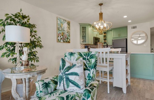 Fort Walton Beach - Destin Condo | GULF VIEW! NEW TO VRBO! Ground floor EASY BEACH ACCESS! FREE WIFI: POOL: HOT TUB