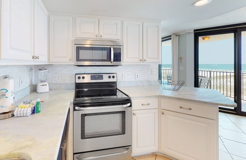 Orange Beach Condo | Gulf-view resort condo with WiFi, balcony, AC, pool, hot tub, & beach access