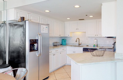 Orange Beach Condo | Gulf-view resort condo with WiFi, balcony, AC, pool, hot tub, & beach access