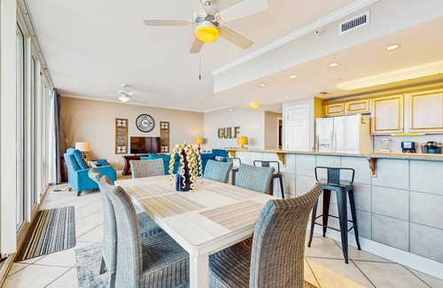 Gulf Shores Condo | Gulf-view retreat with washer/dryer, AC, pool, sauna, & fitness center