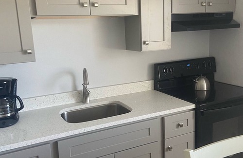 Bradenton Beach Condo | Gulf view! Steps to beach, walk to popular Bridge St. Clean, comfy, A+ location!