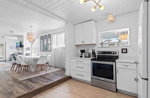 Seagrove Beach House | GULF VIEWS! 4 Bikes - Directly across the street from beach access! `Buying Time`