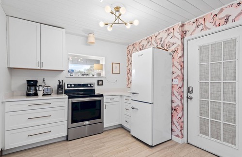 Seagrove Beach House | GULF VIEWS! 4 Bikes - Directly across the street from beach access! `Buying Time`