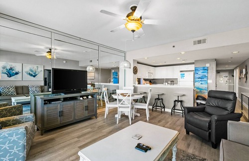 Fort Walton Beach - Destin Condo | Gulf views at beach condo with shared pool & gym - close to shops & restaurants