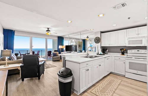 Fort Walton Beach - Destin Condo | Gulf views at beach condo with shared pool & gym - close to shops & restaurants