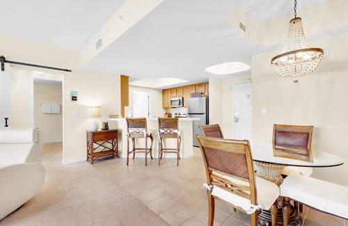 Fort Walton Beach - Destin Condo | ⛱️Gulf Views~Fab Silver Shells amenities~Pools+Hot Tub~2BR St Lucia 1002