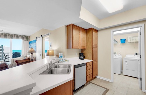 Fort Walton Beach - Destin Condo | ⛱️Gulf Views~Fab Silver Shells amenities~Pools+Hot Tub~2BR St Lucia 1002