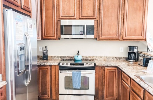 Carrabelle House | Gulf Views From Front Porch! Pet-Friendly Cottage with Kayaks & Community Pool